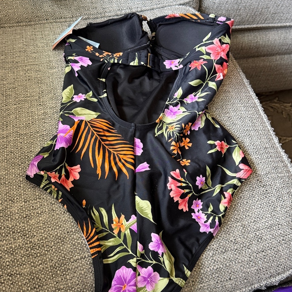 Nwt Shade & Shore Women's Center Ring-Front Bandeau Full Coverage Swimsuit Small — image 8 of 8